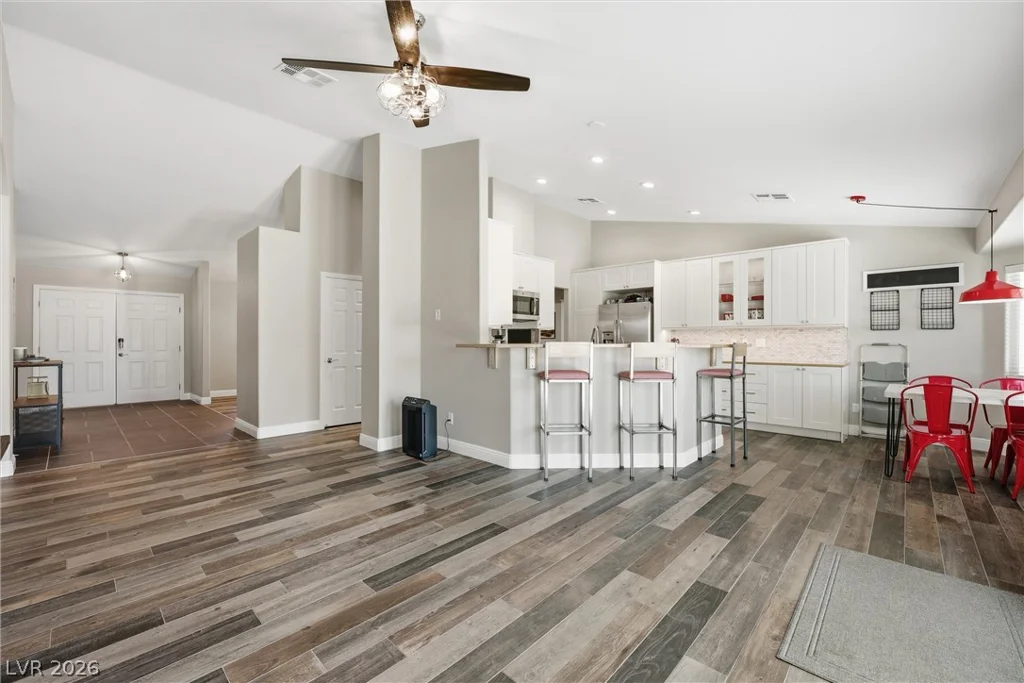6908 Bienville, Las Vegas, NV 89131