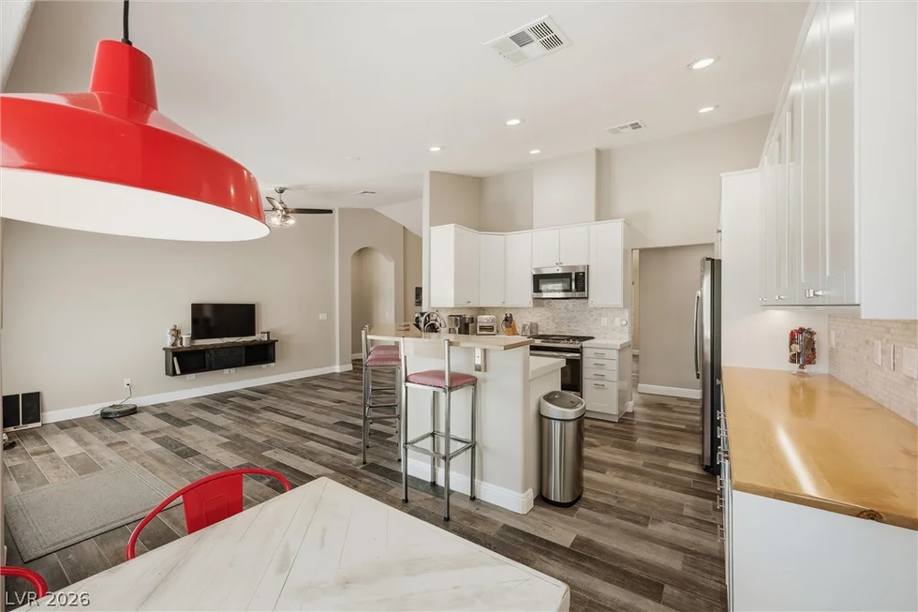 6908 Bienville, Las Vegas, NV 89131