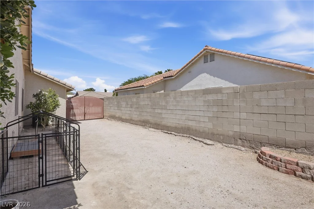 6908 Bienville, Las Vegas, NV 89131