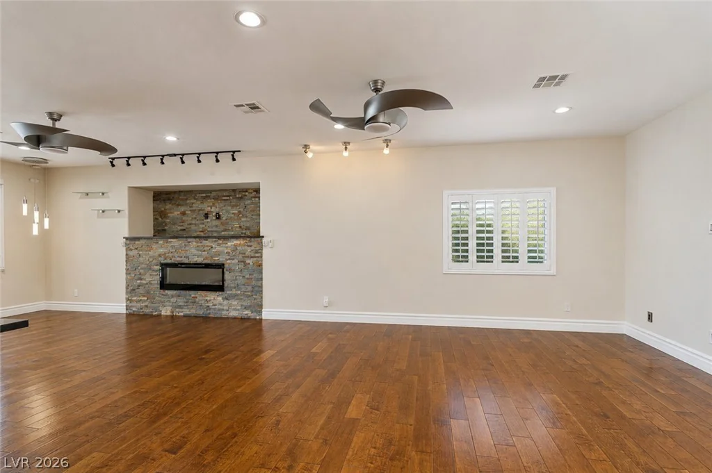 9592 Camino Capistrano, Las Vegas, NV 89147