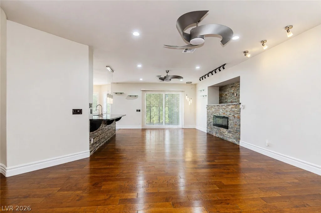 9592 Camino Capistrano, Las Vegas, NV 89147