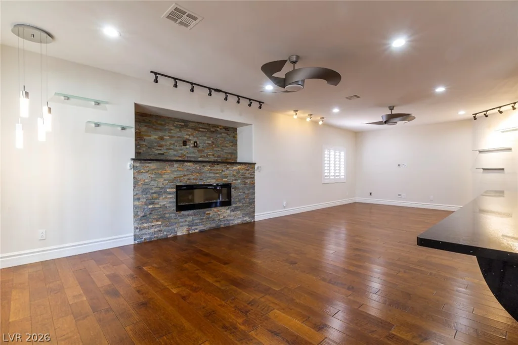 9592 Camino Capistrano, Las Vegas, NV 89147