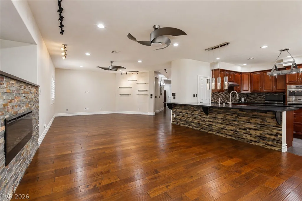 9592 Camino Capistrano, Las Vegas, NV 89147