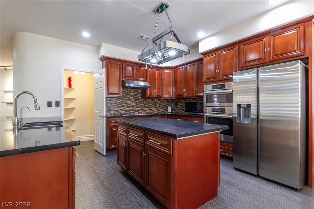 9592 Camino Capistrano, Las Vegas, NV 89147