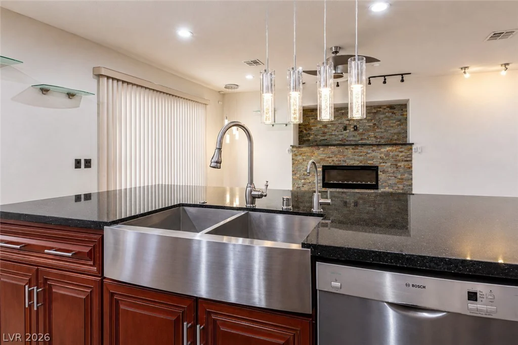 9592 Camino Capistrano, Las Vegas, NV 89147