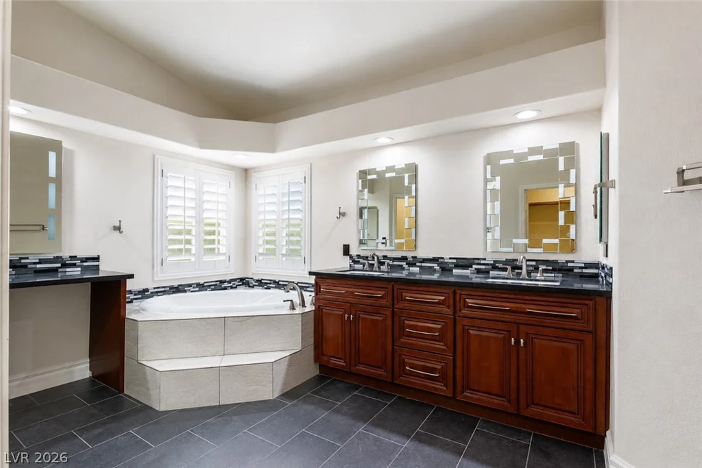 9592 Camino Capistrano, Las Vegas, NV 89147