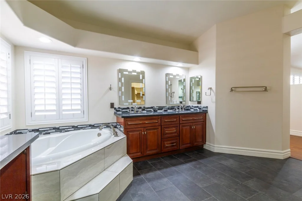 9592 Camino Capistrano, Las Vegas, NV 89147