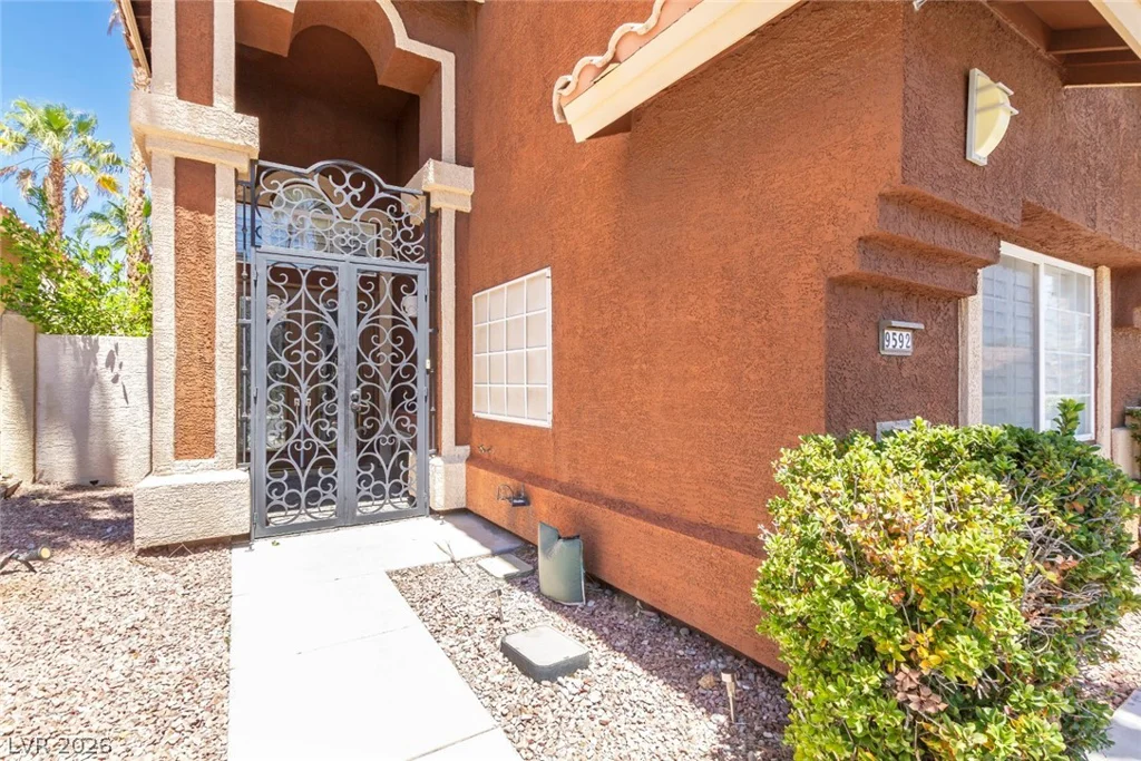 9592 Camino Capistrano, Las Vegas, NV 89147