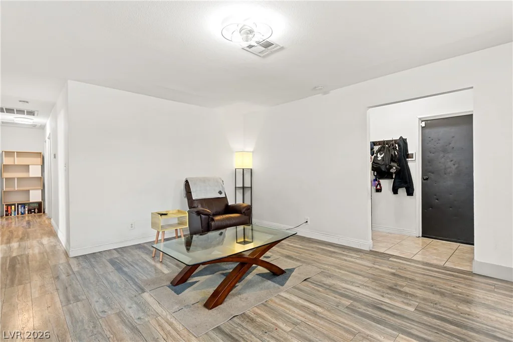 6214 Gunderson, Las Vegas, NV 89103