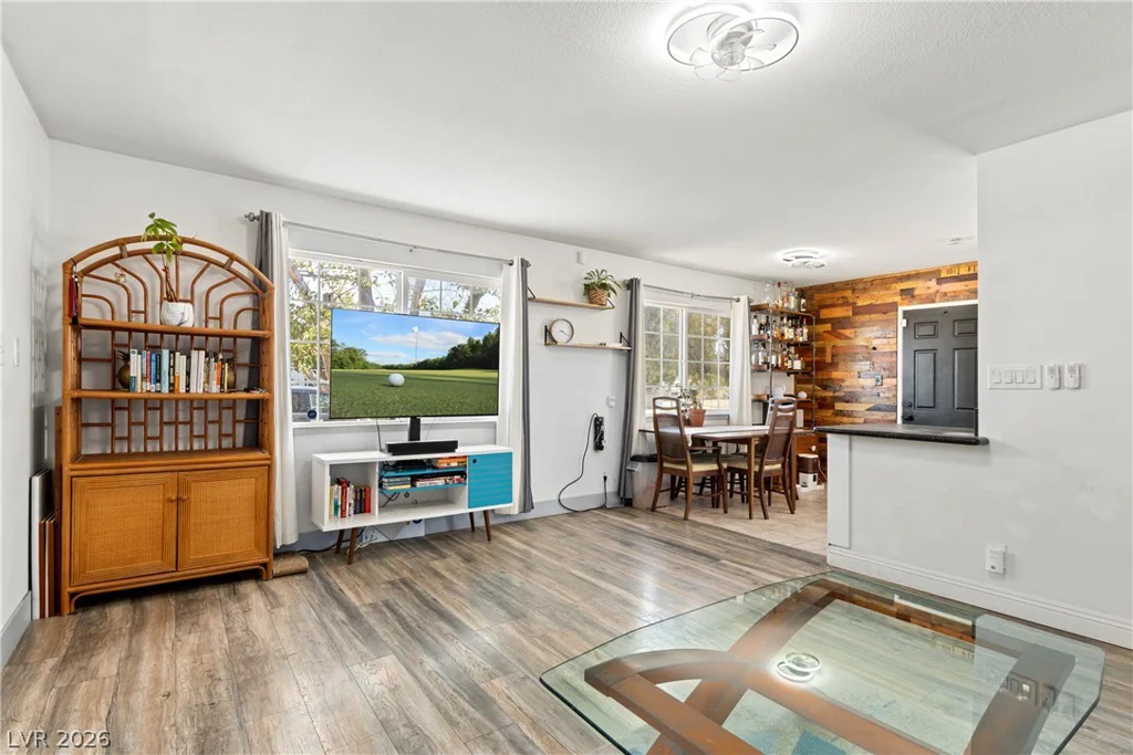 6214 Gunderson, Las Vegas, NV 89103