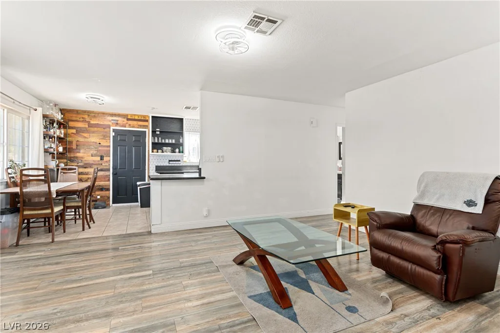 6214 Gunderson, Las Vegas, NV 89103