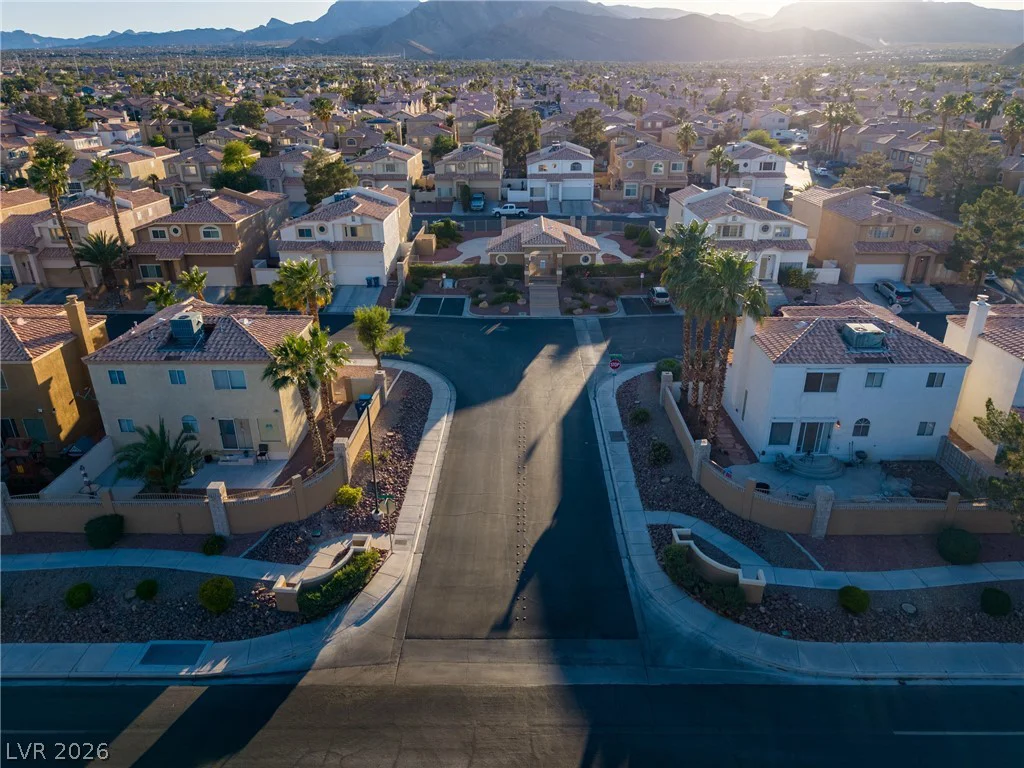 9051 Hollow Green, Las Vegas, NV 89129