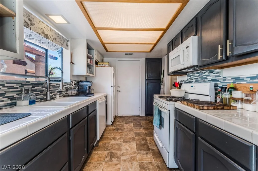 6673 Pleasant Plains, Las Vegas, NV 89108