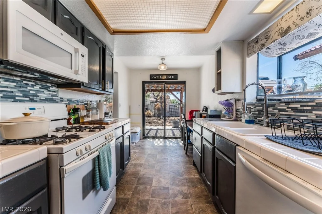 6673 Pleasant Plains, Las Vegas, NV 89108