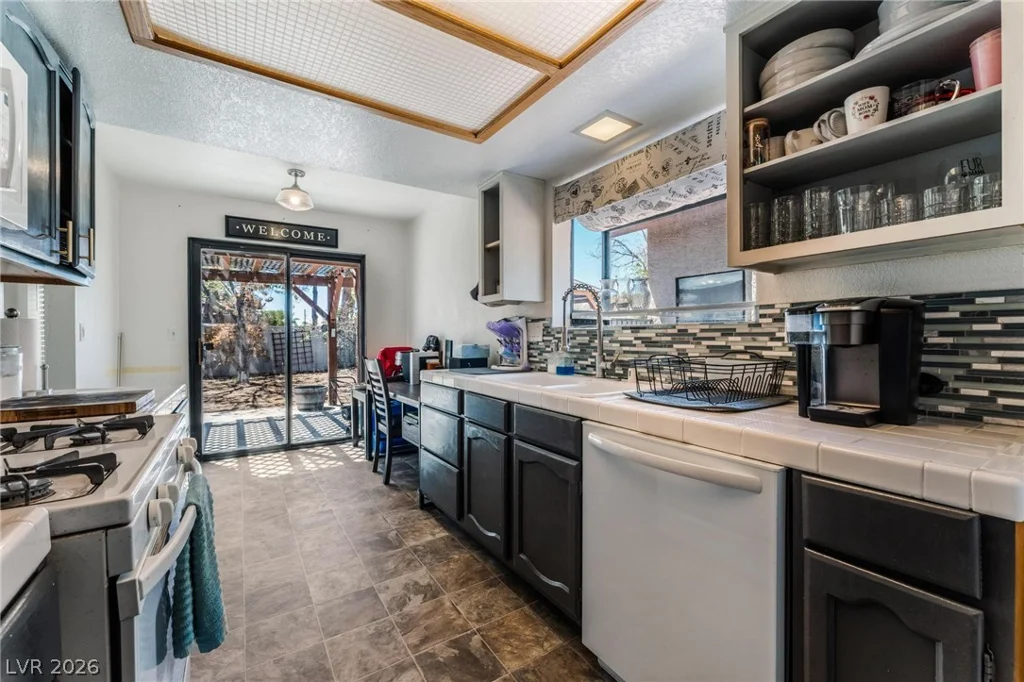 6673 Pleasant Plains, Las Vegas, NV 89108