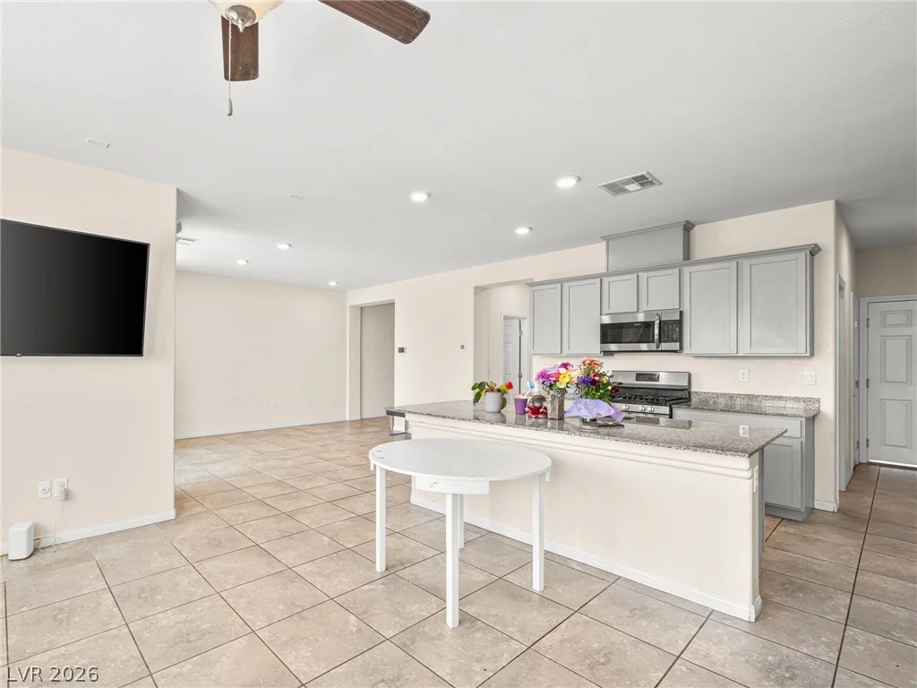 7246 Dazzle Point, North Las Vegas, NV 89084