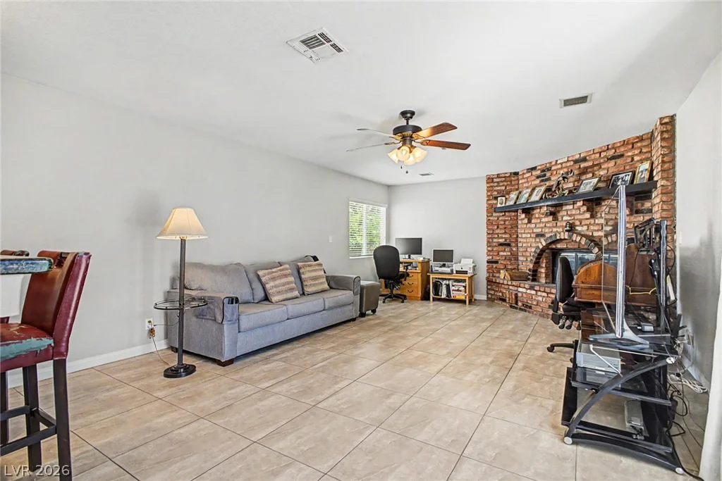 7310 Pleasant View, Las Vegas, NV 89147