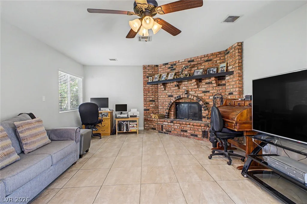 7310 Pleasant View, Las Vegas, NV 89147