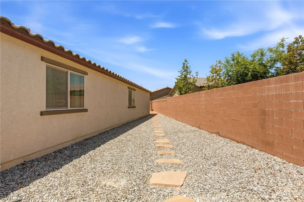 1869 Crystal Meadow, Las Vegas, NV 89115