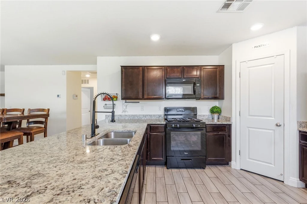 1869 Crystal Meadow, Las Vegas, NV 89115