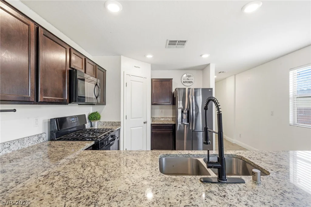 1869 Crystal Meadow, Las Vegas, NV 89115