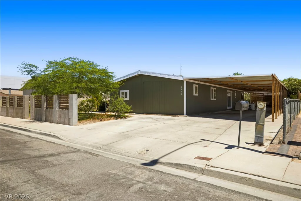 3516 Cactus Springs, Las Vegas, NV 89115