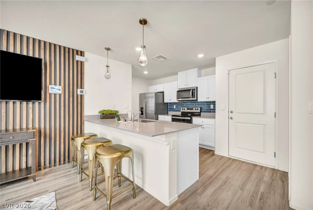 6956 Stratham Hill, Las Vegas, NV 89166