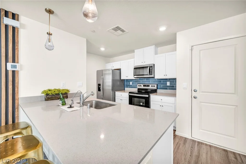 6956 Stratham Hill, Las Vegas, NV 89166