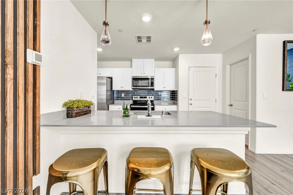 6956 Stratham Hill, Las Vegas, NV 89166