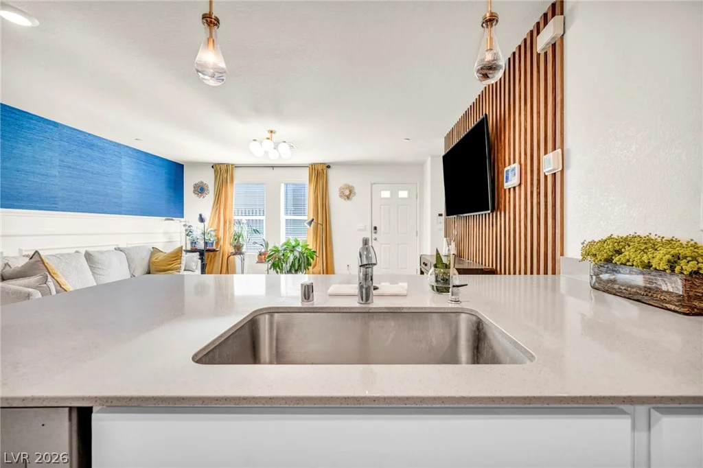 6956 Stratham Hill, Las Vegas, NV 89166