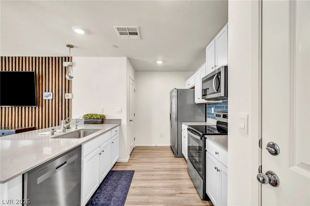 6956 Stratham Hill, Las Vegas, NV 89166