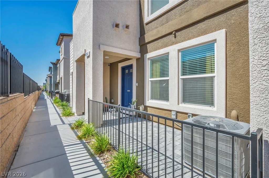6956 Stratham Hill, Las Vegas, NV 89166