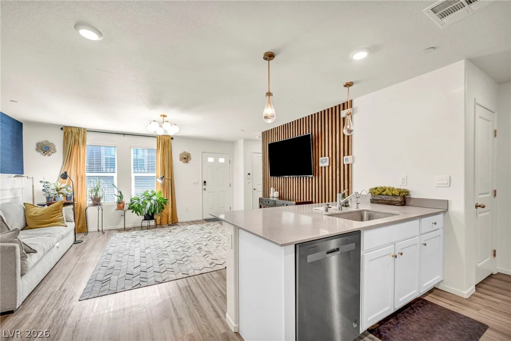 6956 Stratham Hill, Las Vegas, NV 89166