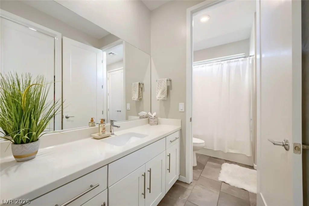 10313 Jade Point, Las Vegas, NV 89135