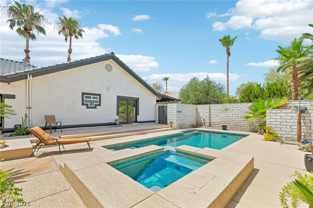 1700 Charles Lam, Las Vegas, NV 89117