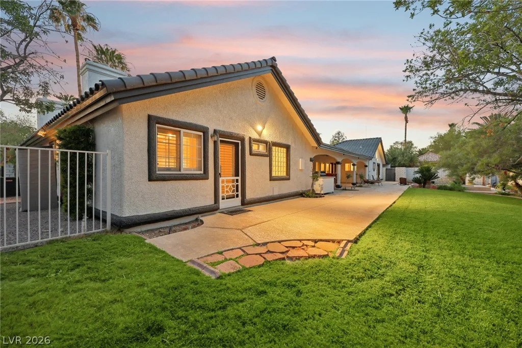 1700 Charles Lam, Las Vegas, NV 89117