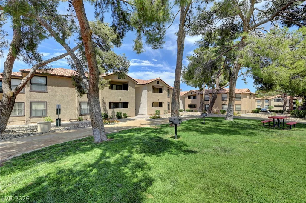 2451 Rainbow, Las Vegas, NV 89108
