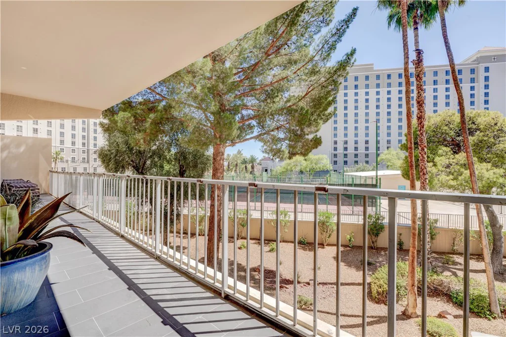 205 HARMON, Las Vegas, NV 89169