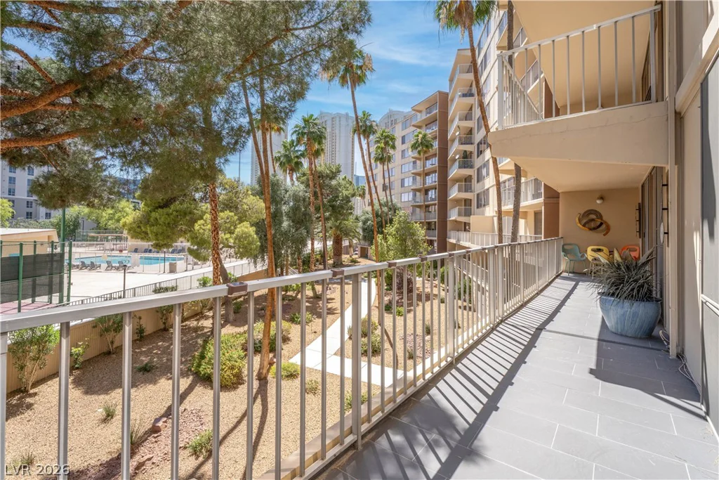 205 HARMON, Las Vegas, NV 89169