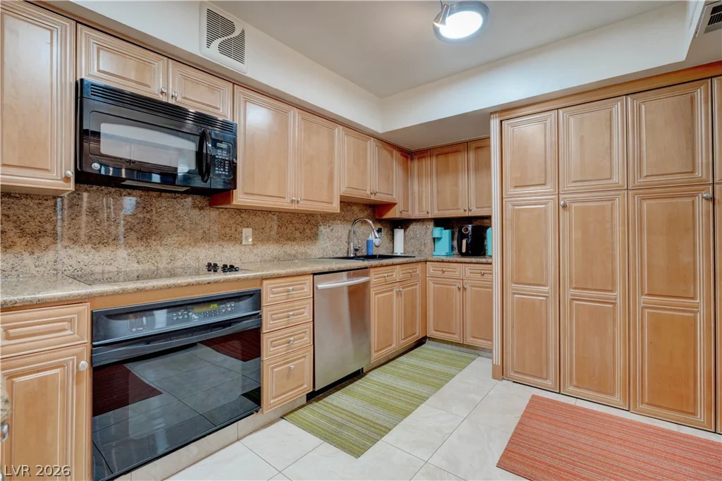 205 HARMON, Las Vegas, NV 89169