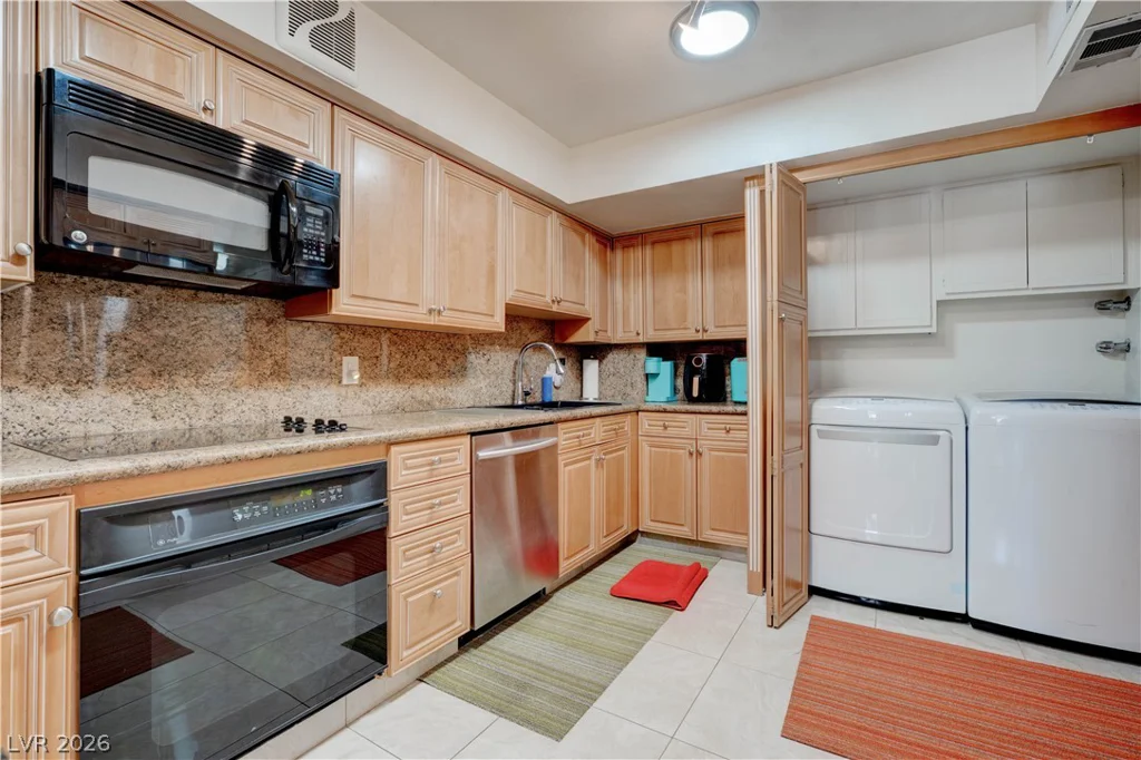 205 HARMON, Las Vegas, NV 89169