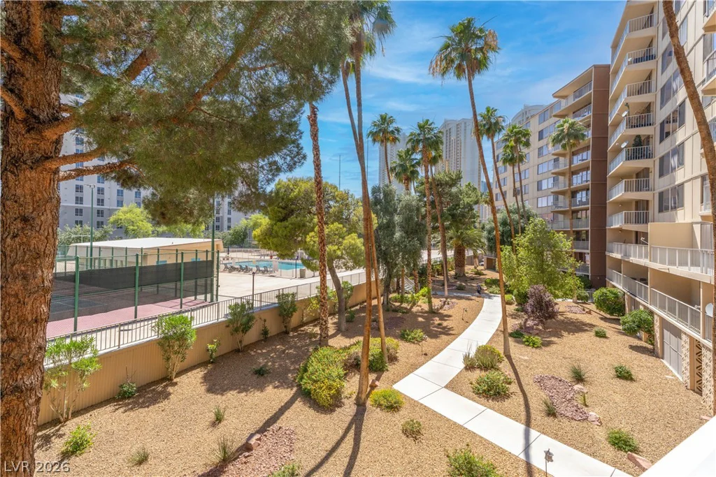 205 HARMON, Las Vegas, NV 89169
