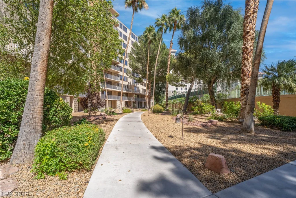 205 HARMON, Las Vegas, NV 89169