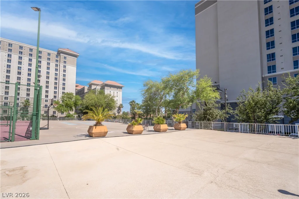 205 HARMON, Las Vegas, NV 89169