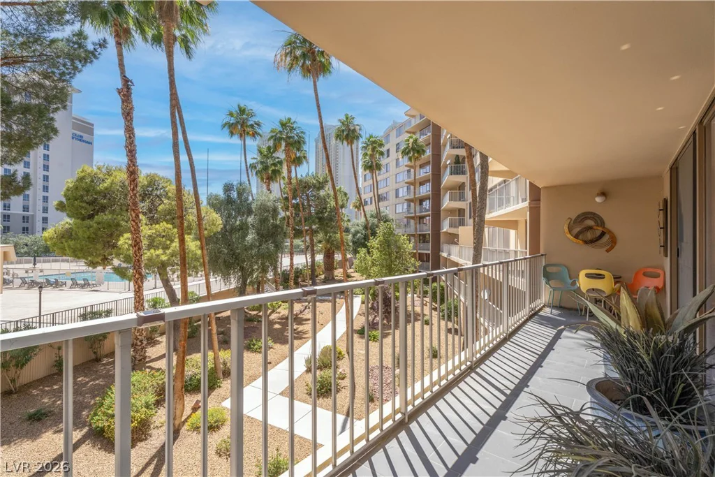 205 HARMON, Las Vegas, NV 89169
