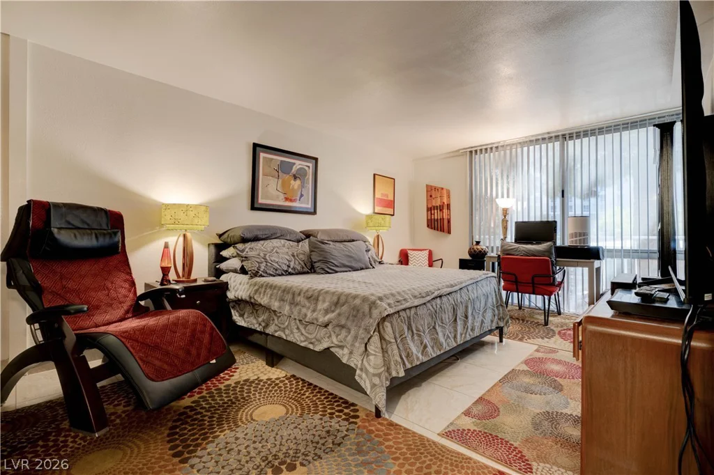 205 HARMON, Las Vegas, NV 89169