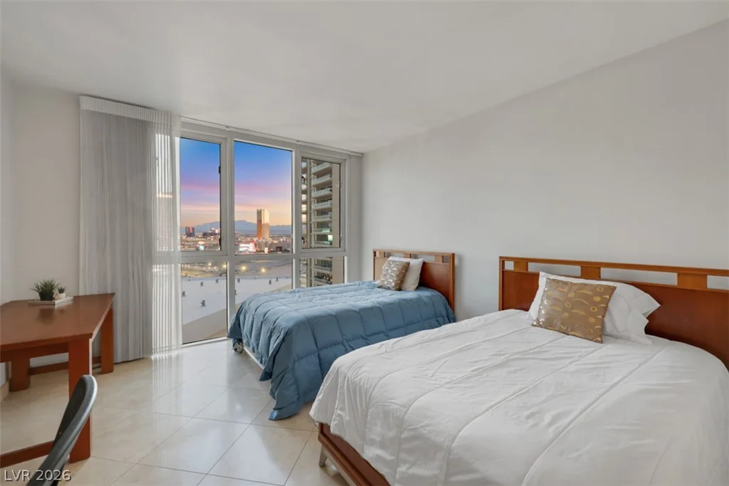 2857 Paradise, Las Vegas, NV 89109