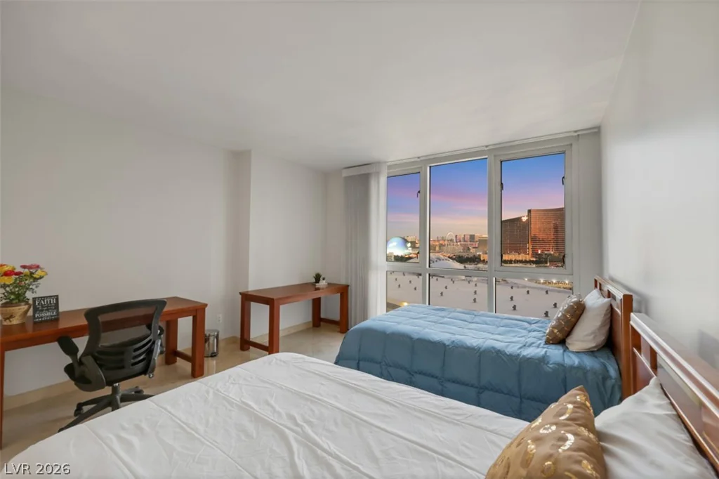 2857 Paradise, Las Vegas, NV 89109