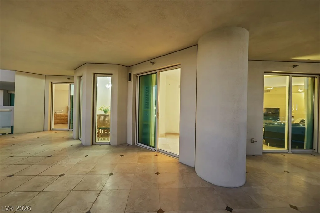 2857 Paradise, Las Vegas, NV 89109