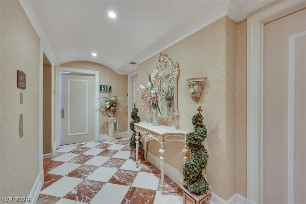 2857 Paradise, Las Vegas, NV 89109